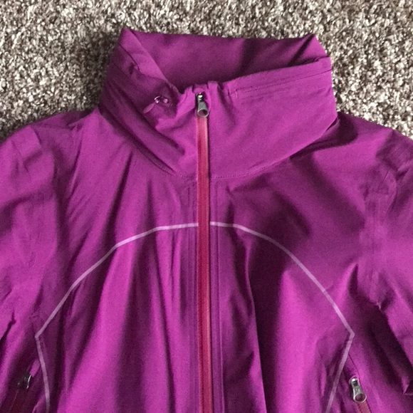 NWT LuLulemon light Hooded Jacket Sz. 2 - Picture 3 of 8